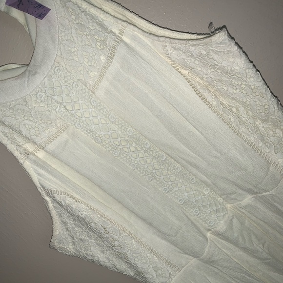 Beautiful Creme Dress WORN ONLY ONCE - Picture 4 of 7